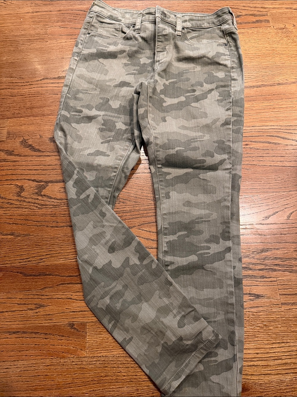 Universal thread Slim Fit Camouflage print jeans sz 6 or 28 waist